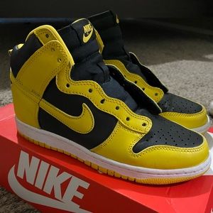 Nike dunk highs Varsity Maize